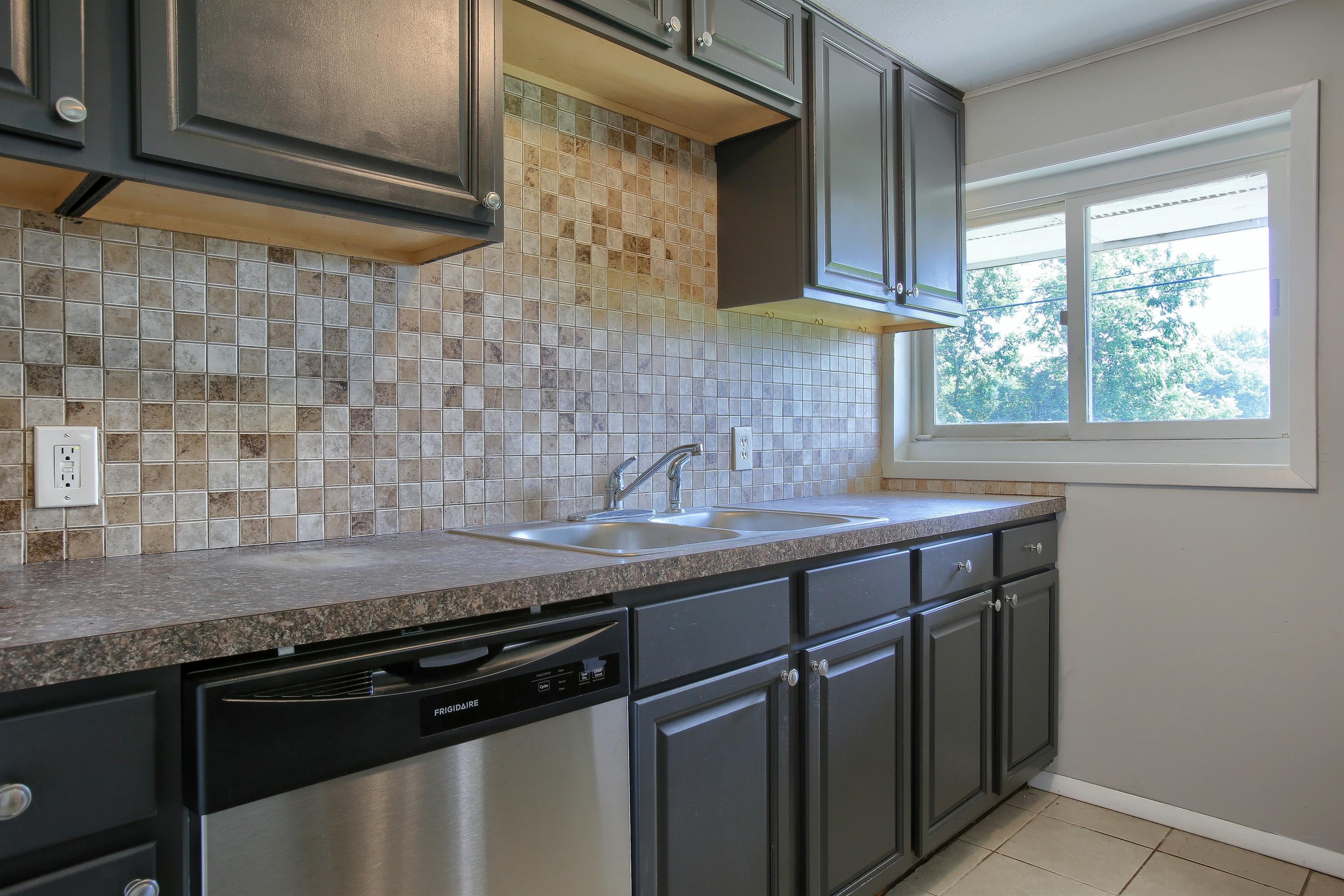 12395 South Lane - 3